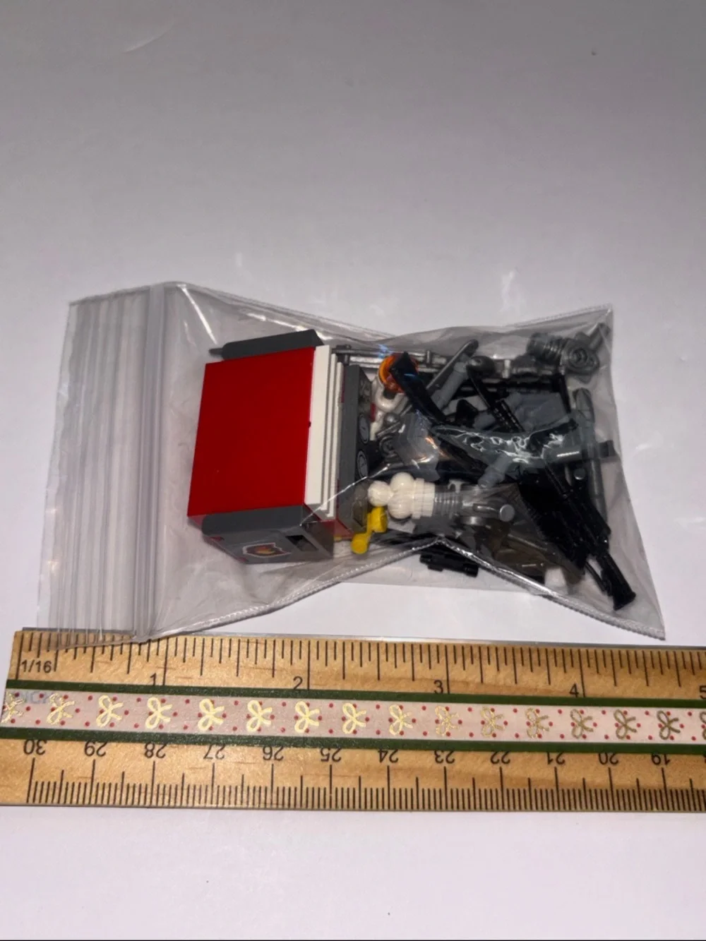 LEGO WEAPONS MYSTERY BAG OF LEGO WEAPONS Mixed LEGO Accessories Pack - Picture 3 of 6